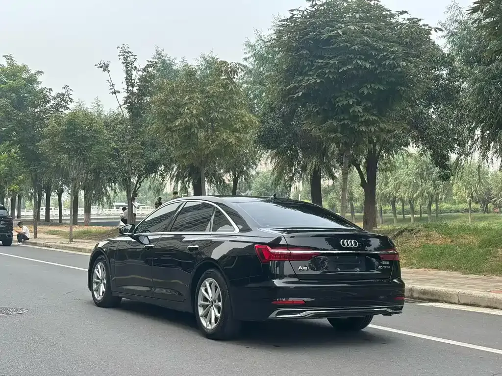 Audi A6L — фото 2