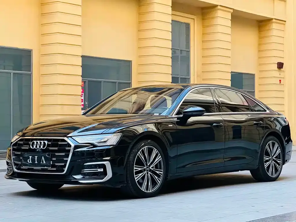 Audi A6L — фото 1