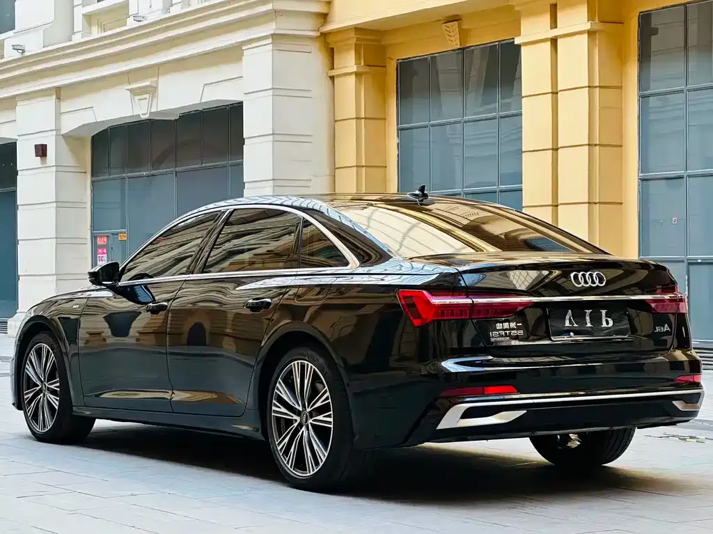 Audi A6L — фото 2