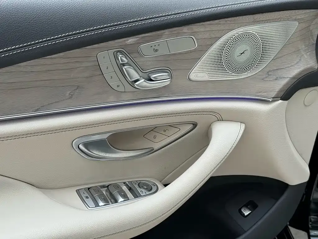 Mercedes-Benz CLS — фото 8