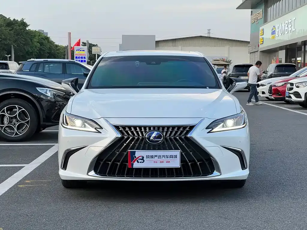 Lexus ES — фото 1