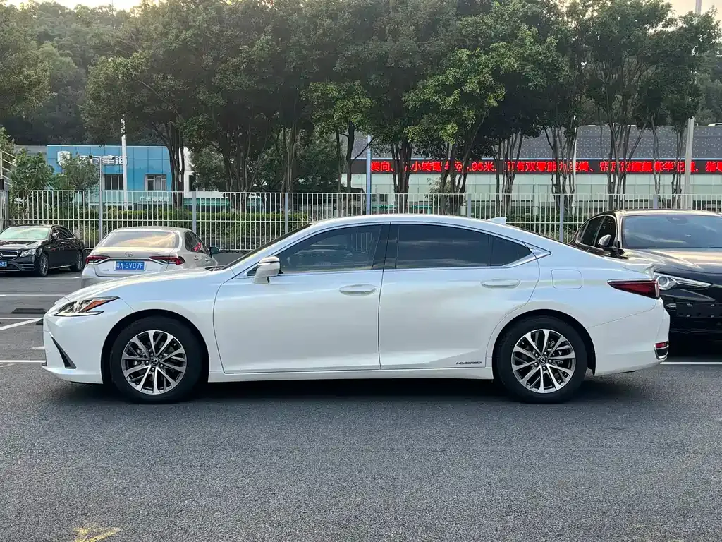 Lexus ES — фото 9