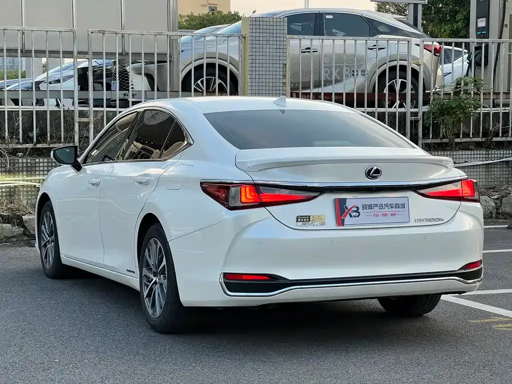 Lexus ES — фото 10