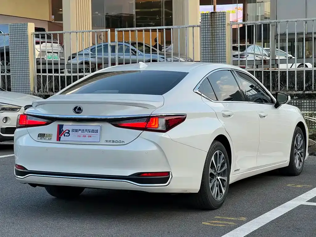 Lexus ES — фото 8
