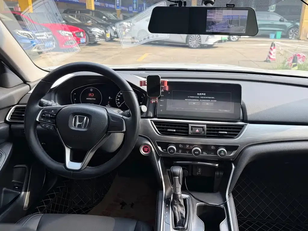 Honda Accord — фото 9