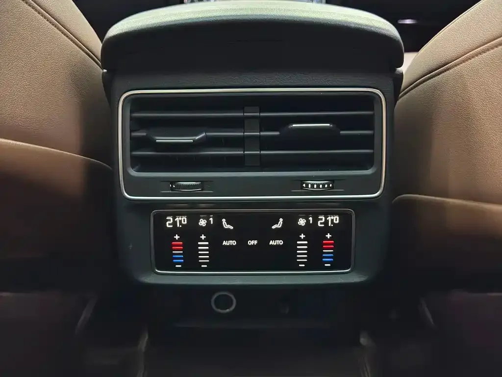 Audi Q7 — фото 8