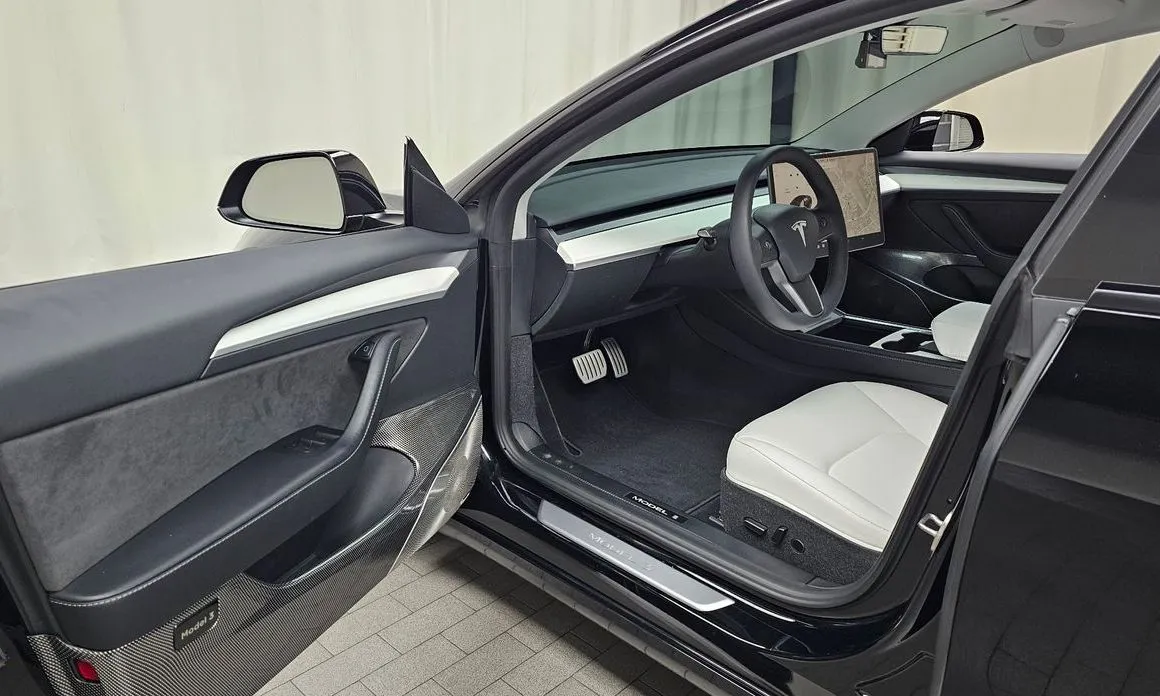 Tesla Model 3 — фото 9