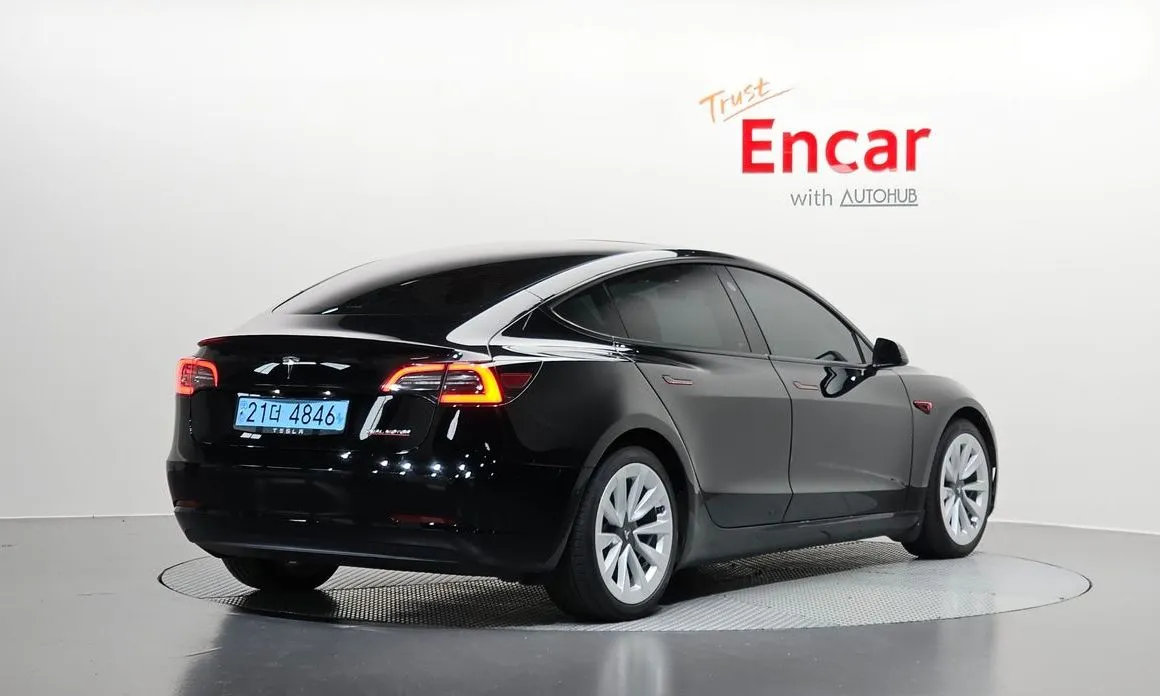 Tesla Model 3 — фото 3
