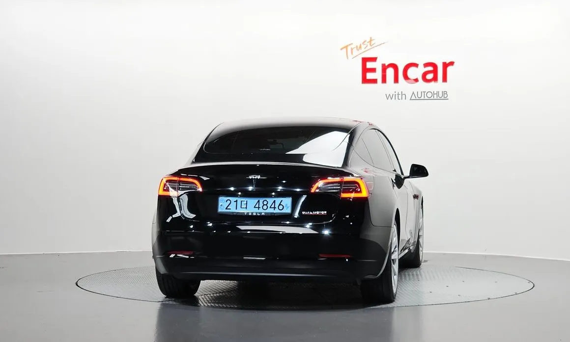 Tesla Model 3 — фото 4