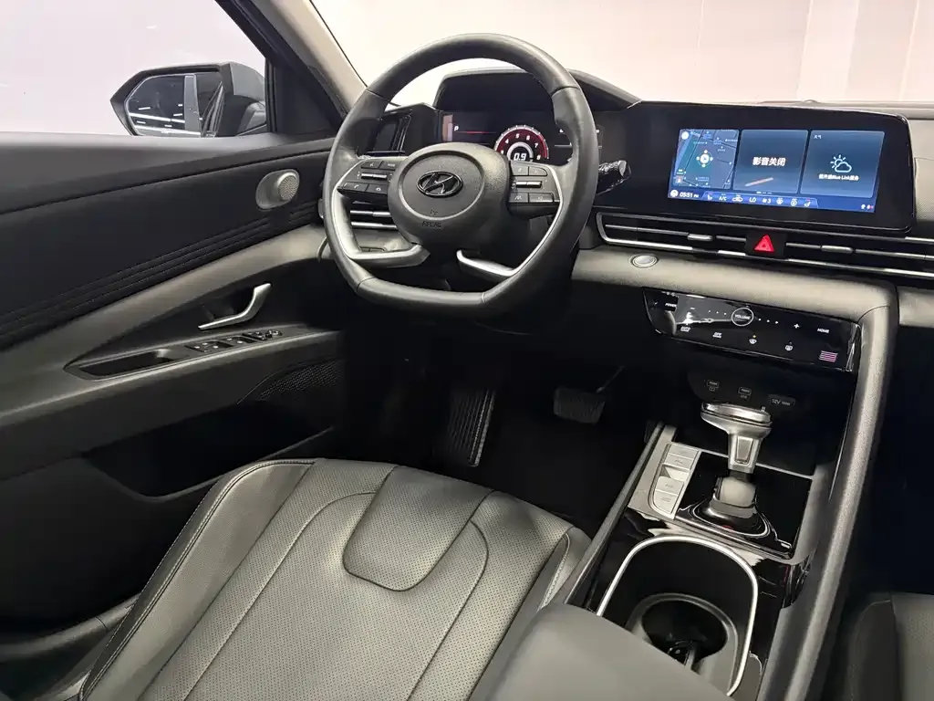 Hyundai Elantra — фото 4