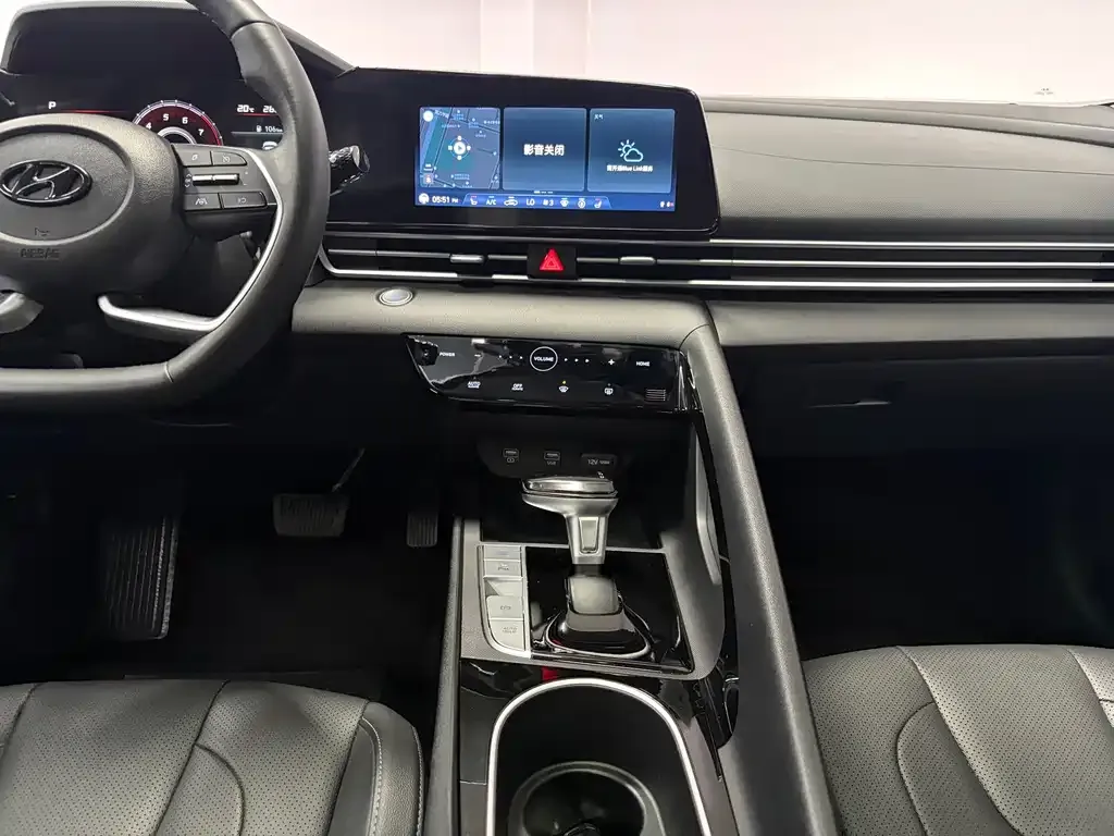 Hyundai Elantra — фото 2