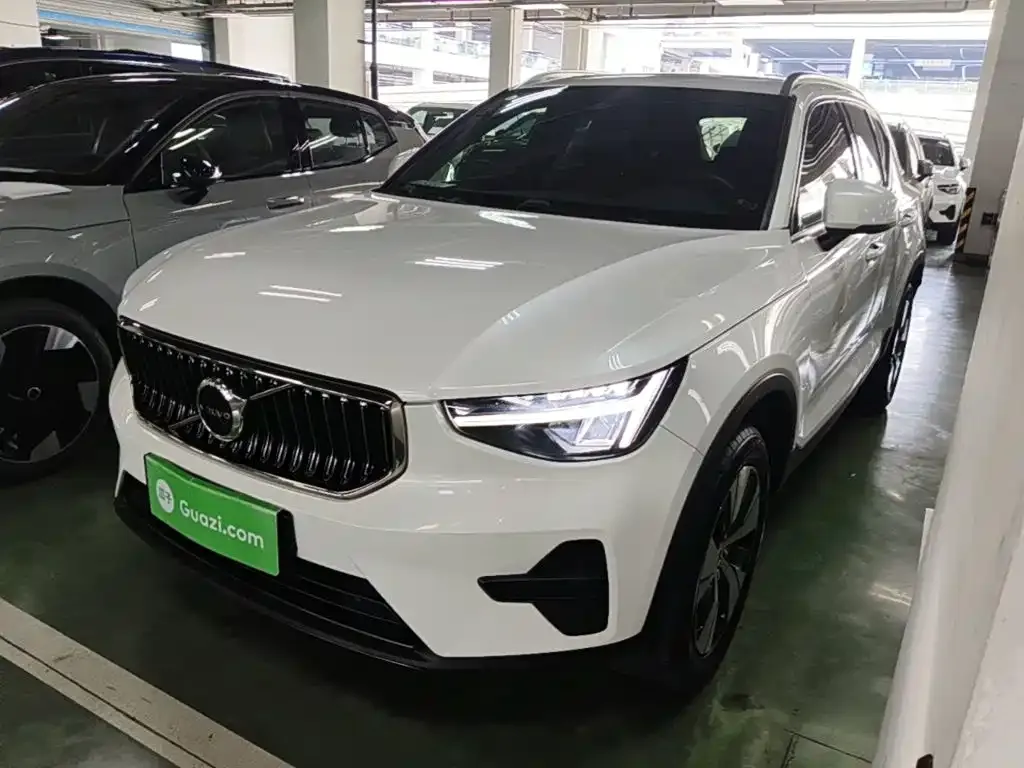 Volvo XC40 — фото 1