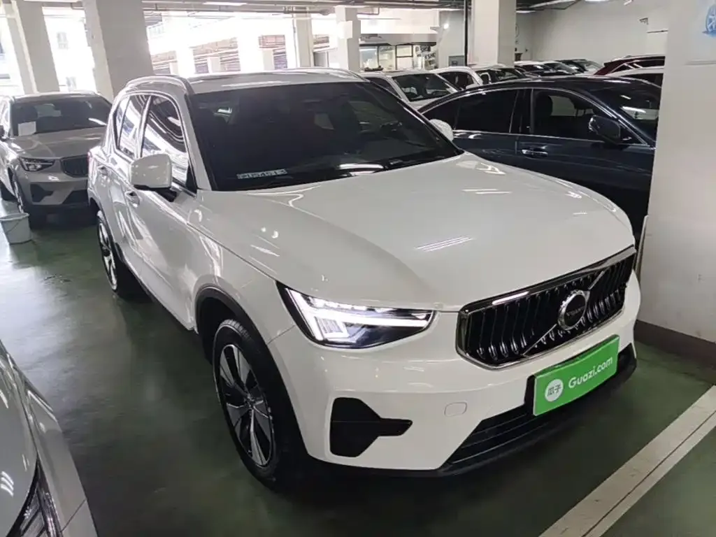 Volvo XC40 — фото 7