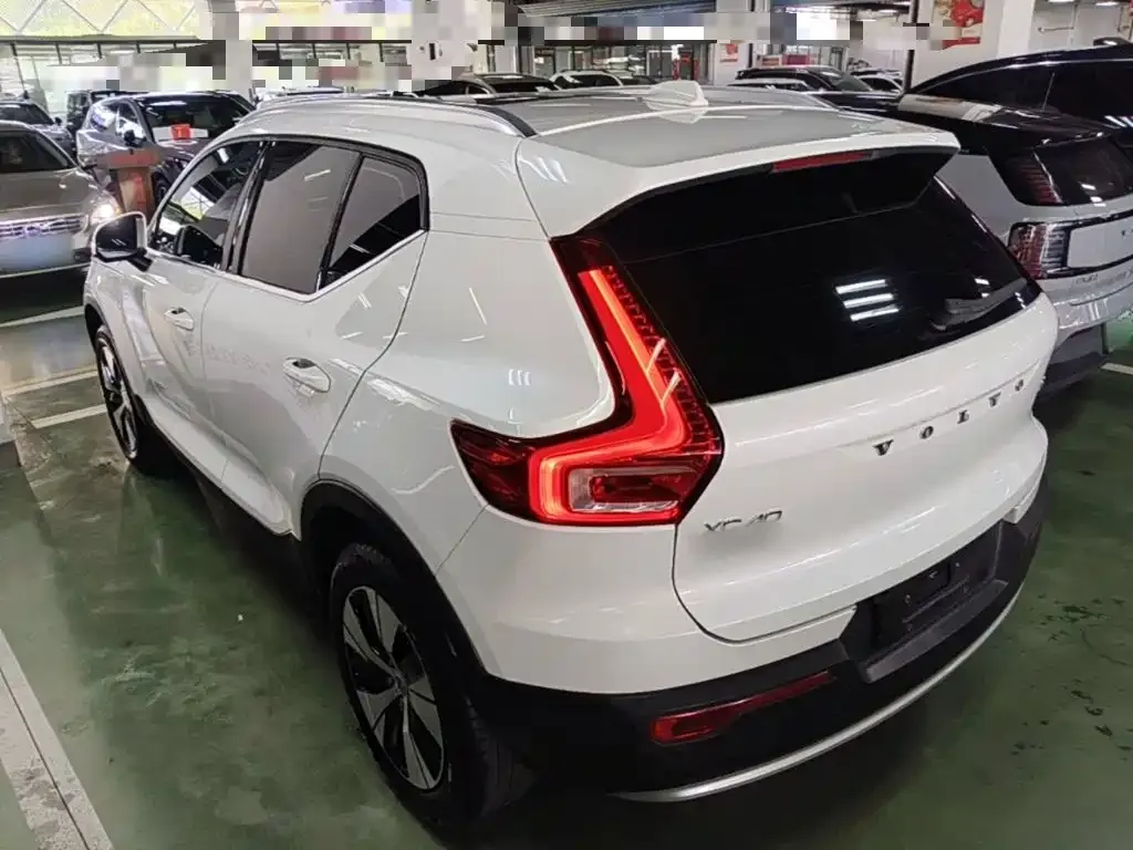 Volvo XC40 — фото 3