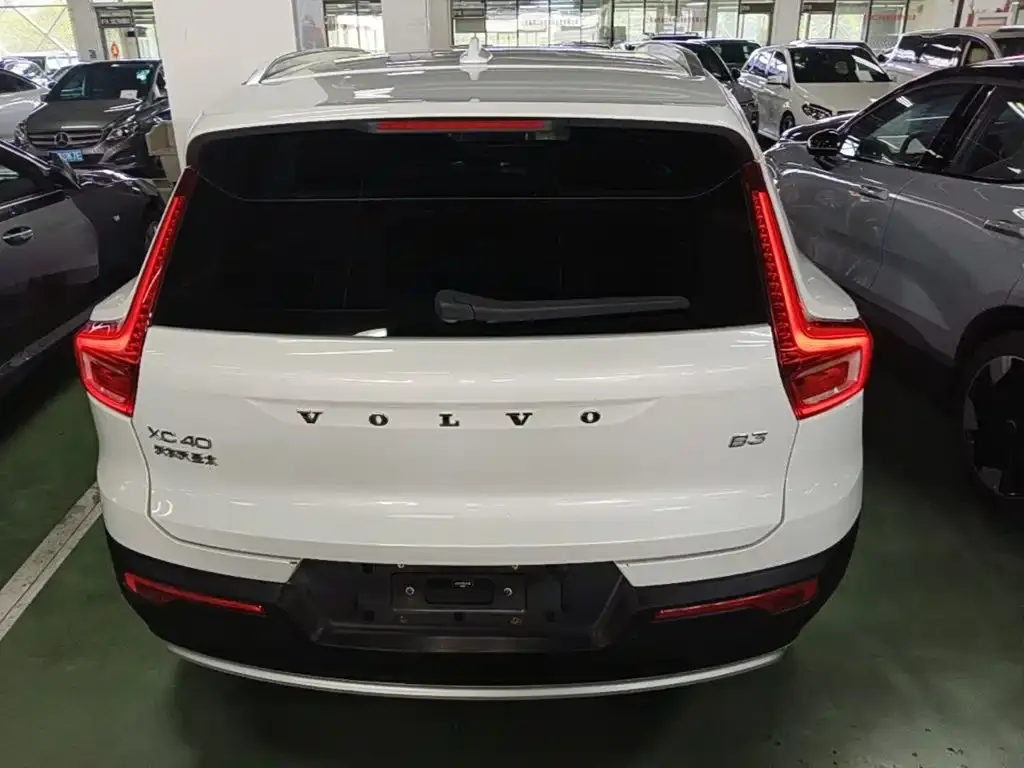 Volvo XC40 — фото 2
