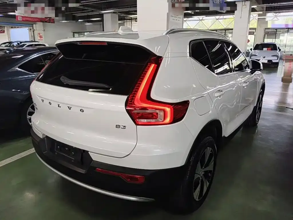 Volvo XC40 — фото 4