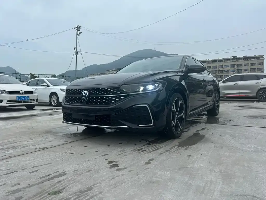 Volkswagen Passat — фото 1