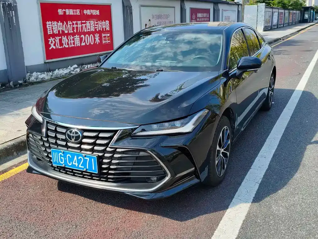 Toyota Avalon — фото 1