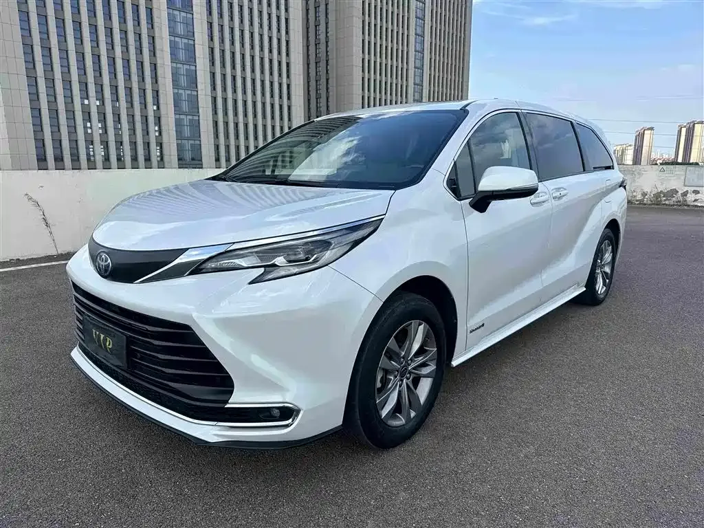 Toyota Sienna — фото 4