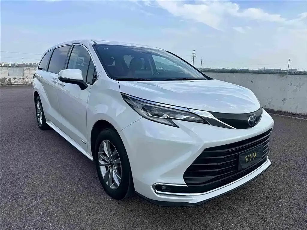Toyota Sienna — фото 2