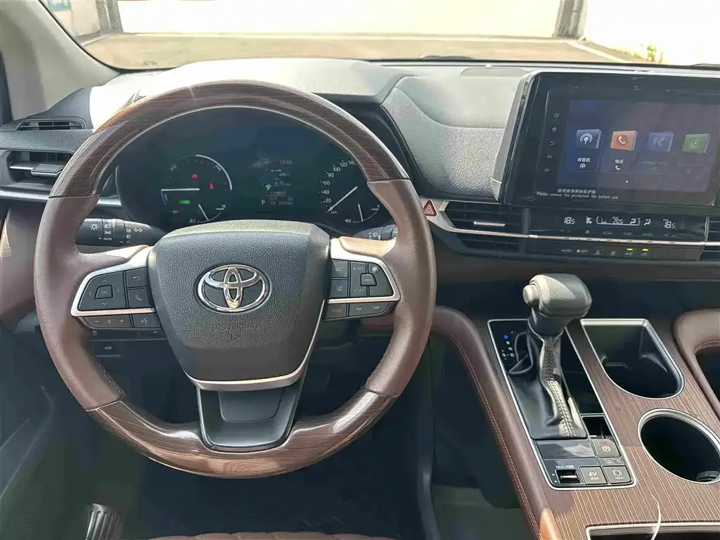 Toyota Sienna — фото 9
