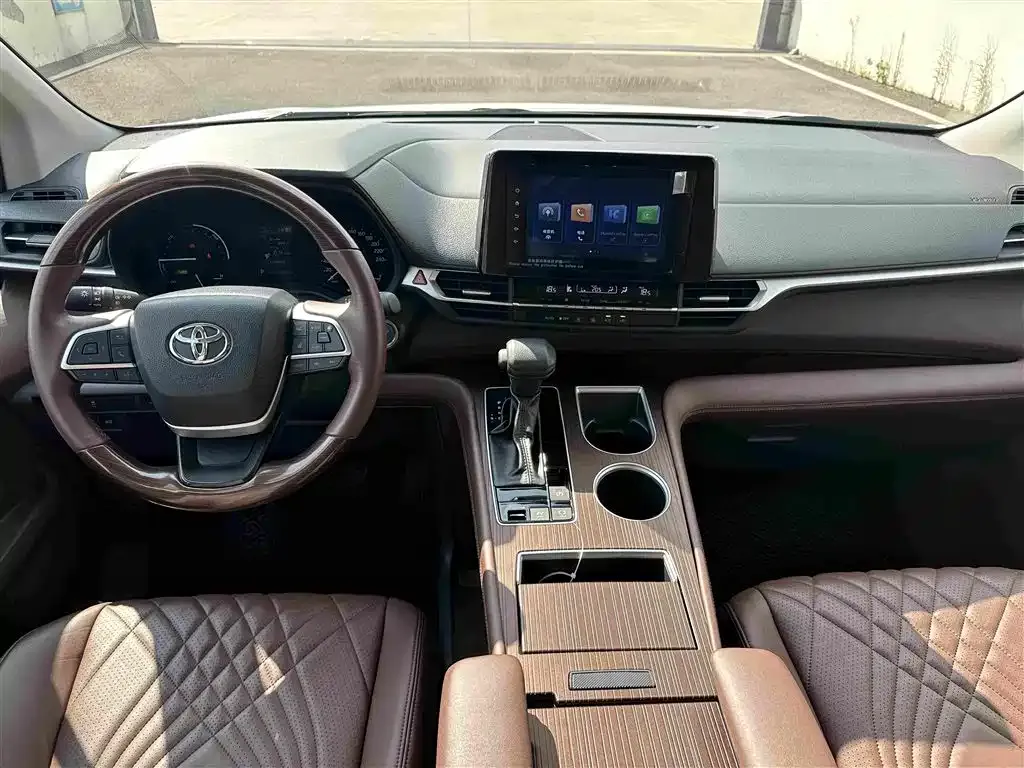Toyota Sienna — фото 10