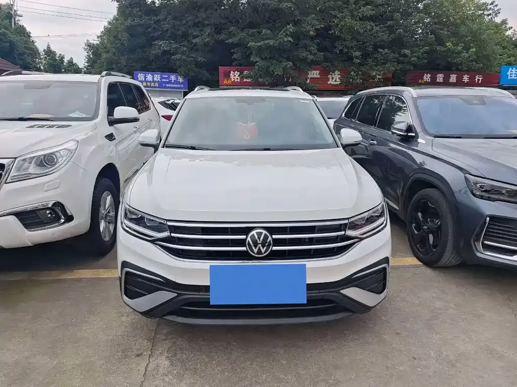 Volkswagen Tiguan L — фото 9