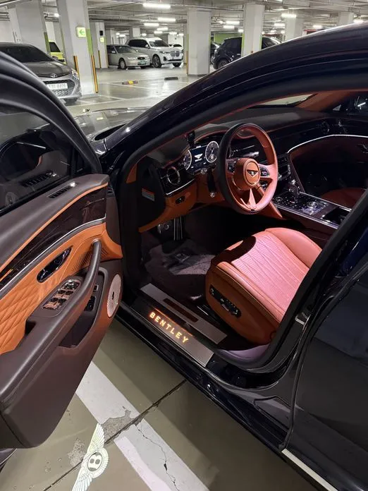 Bentley Flying Spur — фото 6