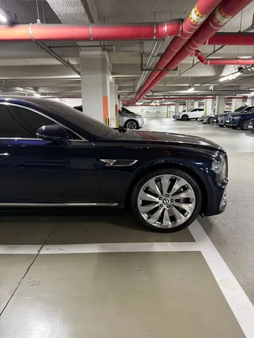 Bentley Flying Spur — фото 7