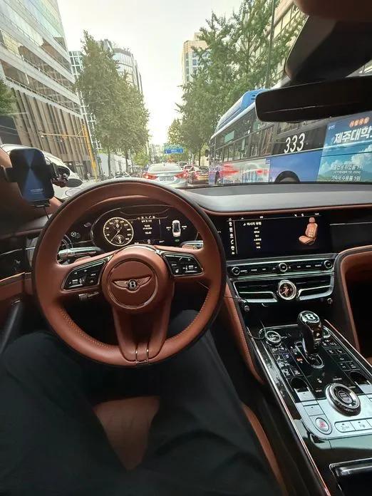 Bentley Flying Spur — фото 10