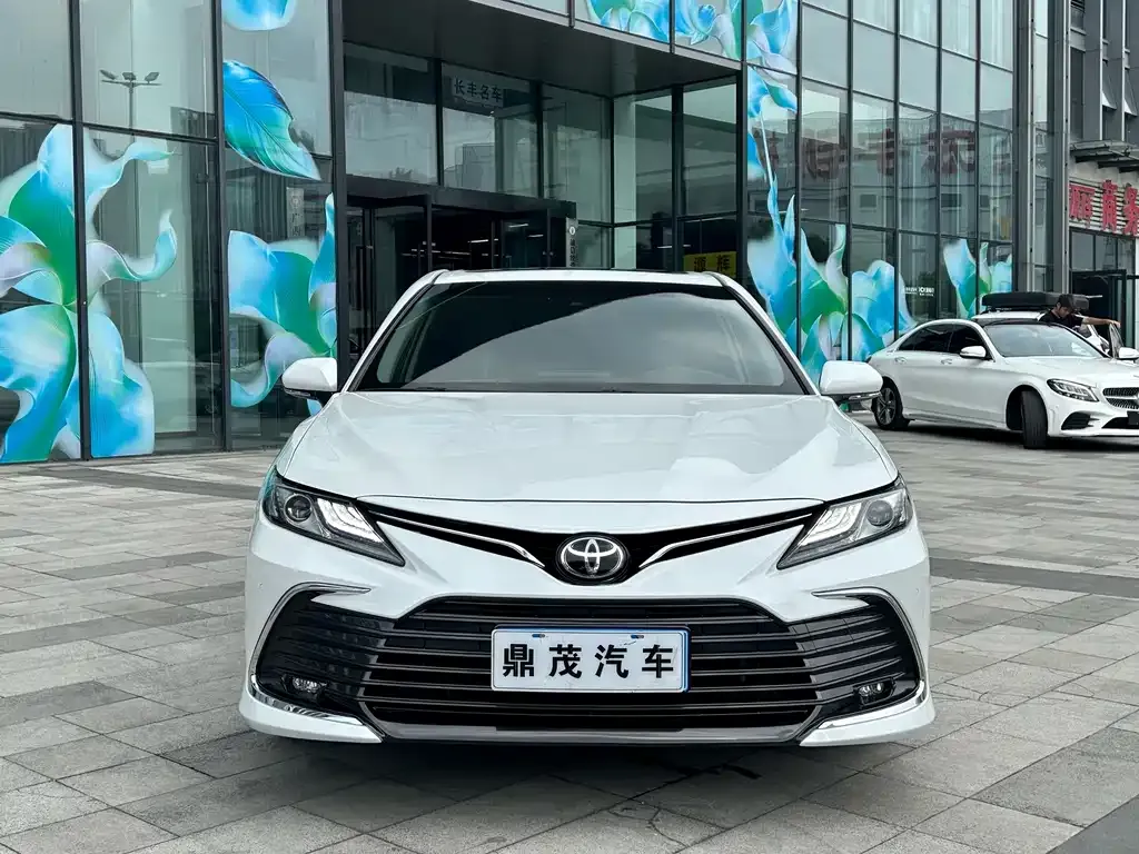 Toyota Camry — фото 8