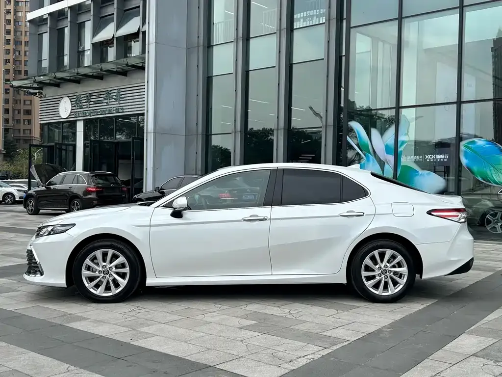 Toyota Camry — фото 10