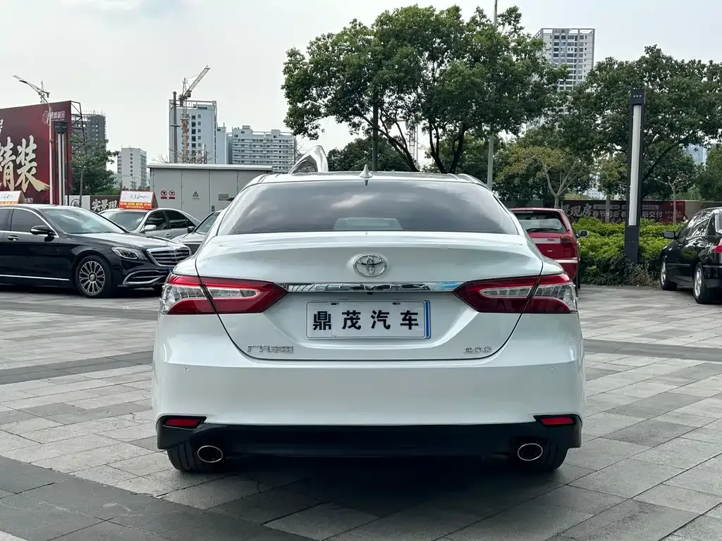Toyota Camry — фото 9