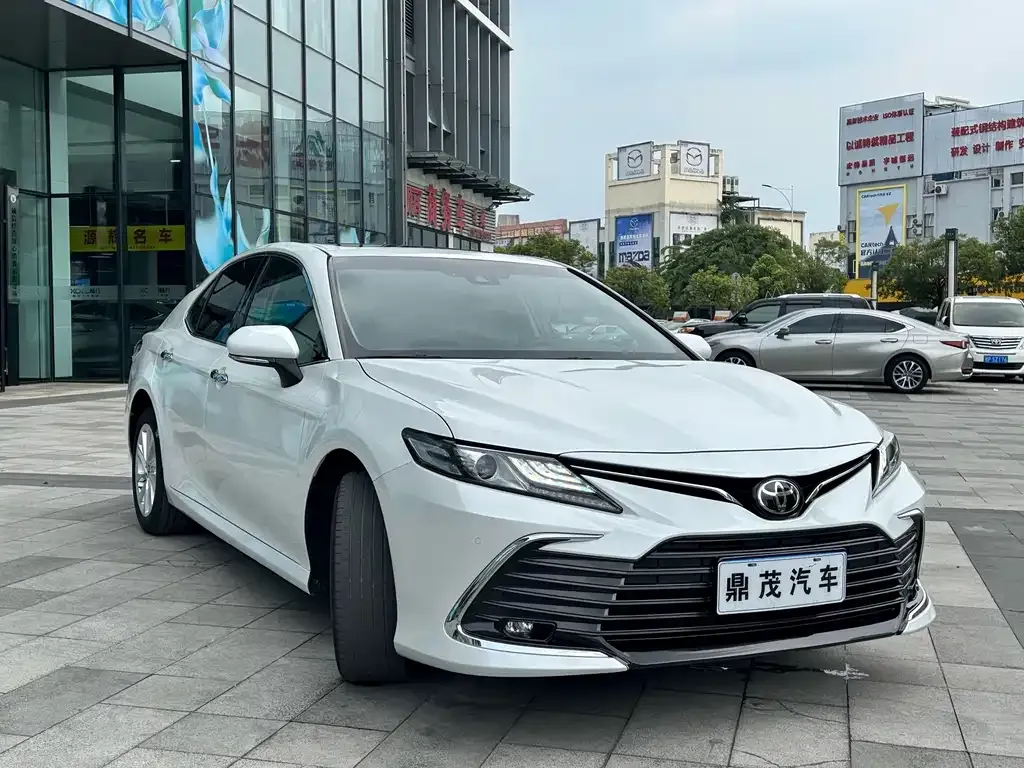 Toyota Camry — фото 6