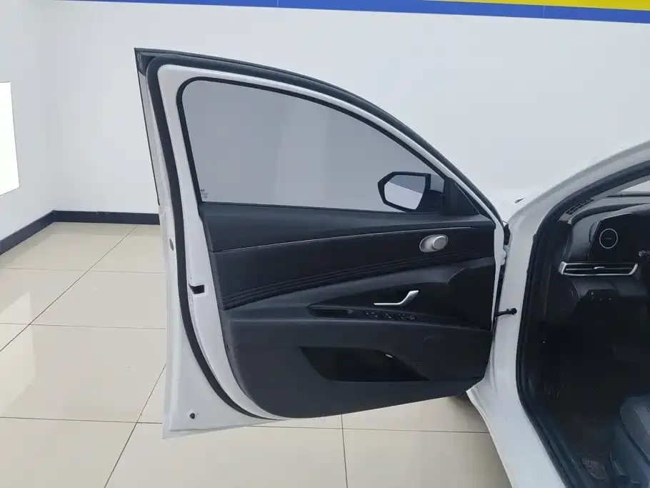 Hyundai Elantra — фото 10