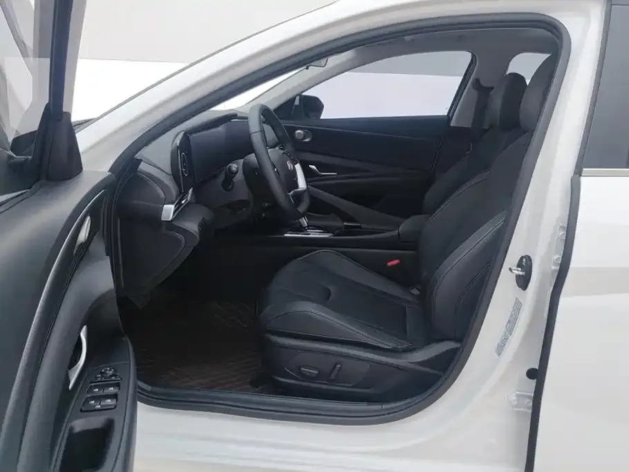 Hyundai Elantra — фото 9
