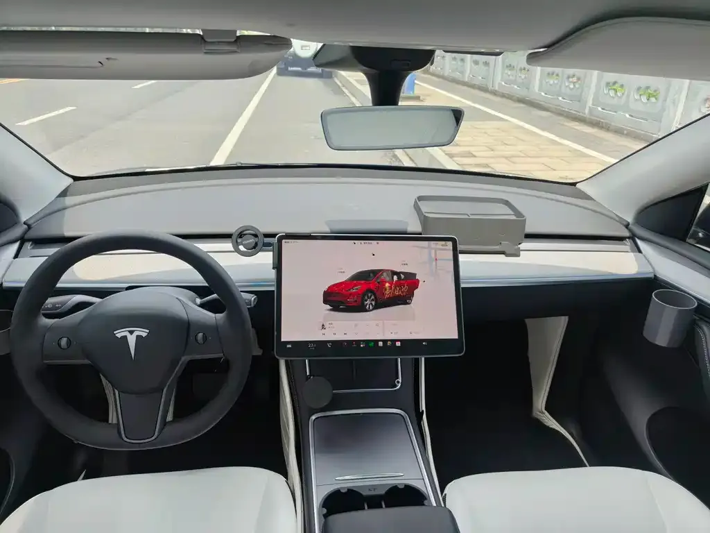 Tesla Model Y — фото 2