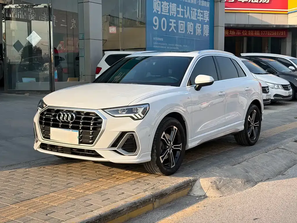 Audi Q3 — фото 1