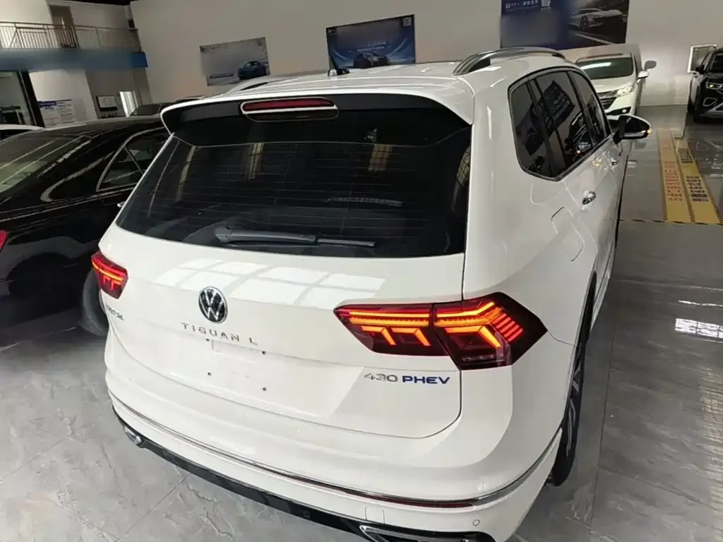 Volkswagen Tiguan L PHEV — фото 9