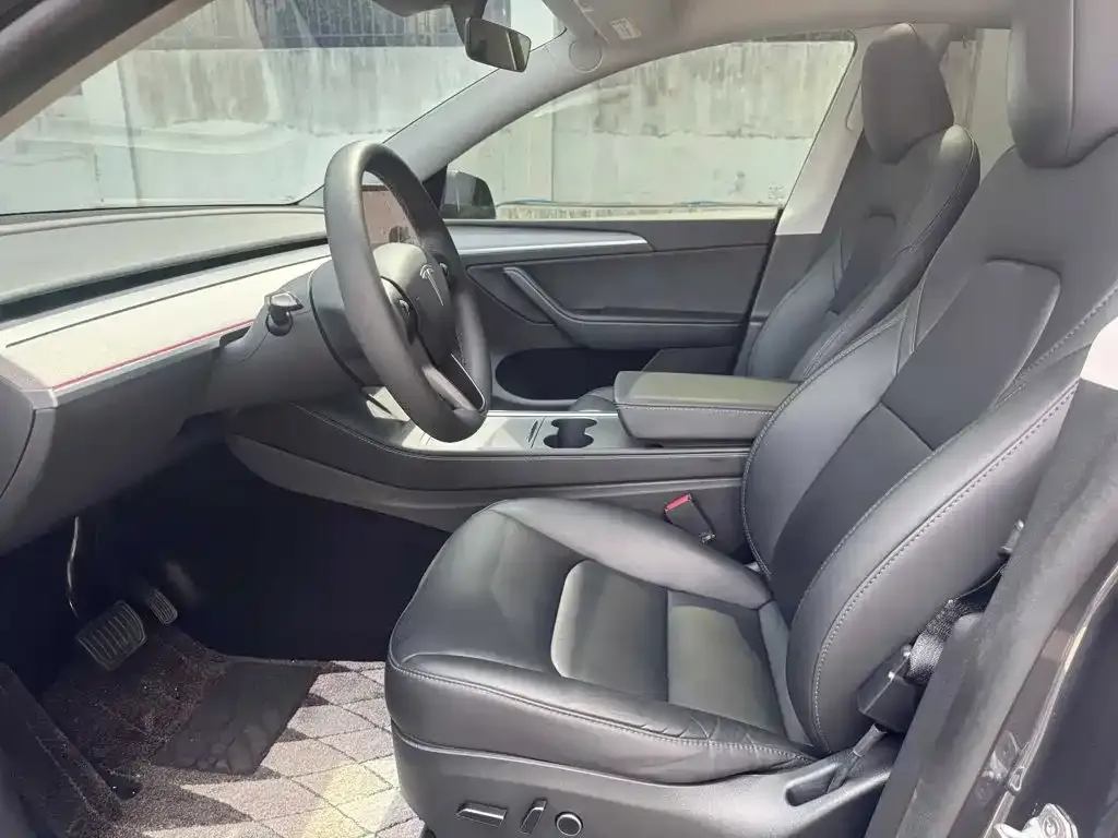Tesla Model Y — фото 8