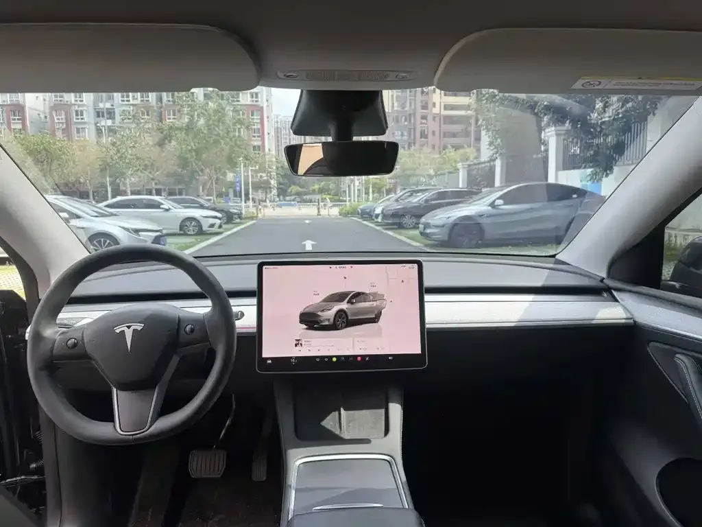 Tesla Model Y — фото 3