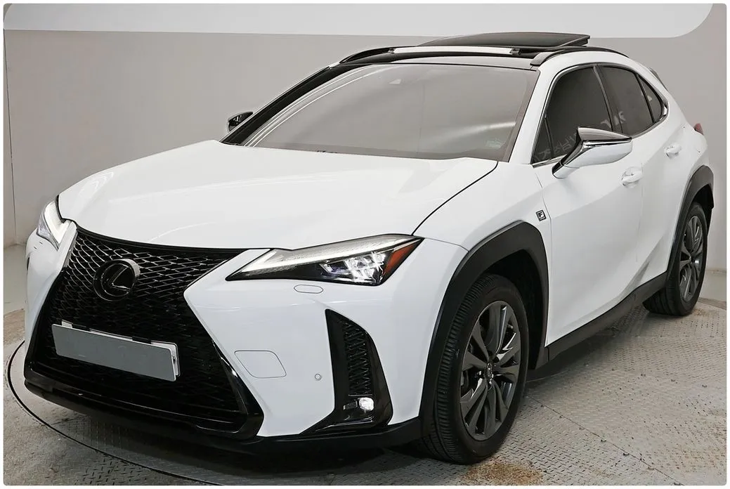 Lexus UX — фото 1