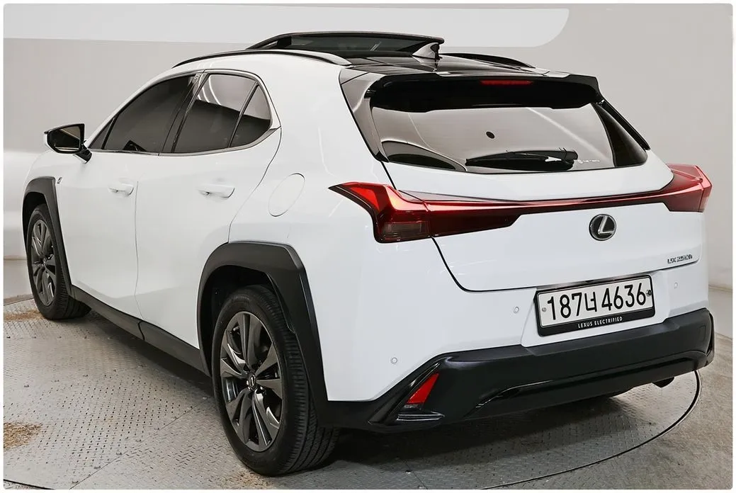 Lexus UX — фото 6