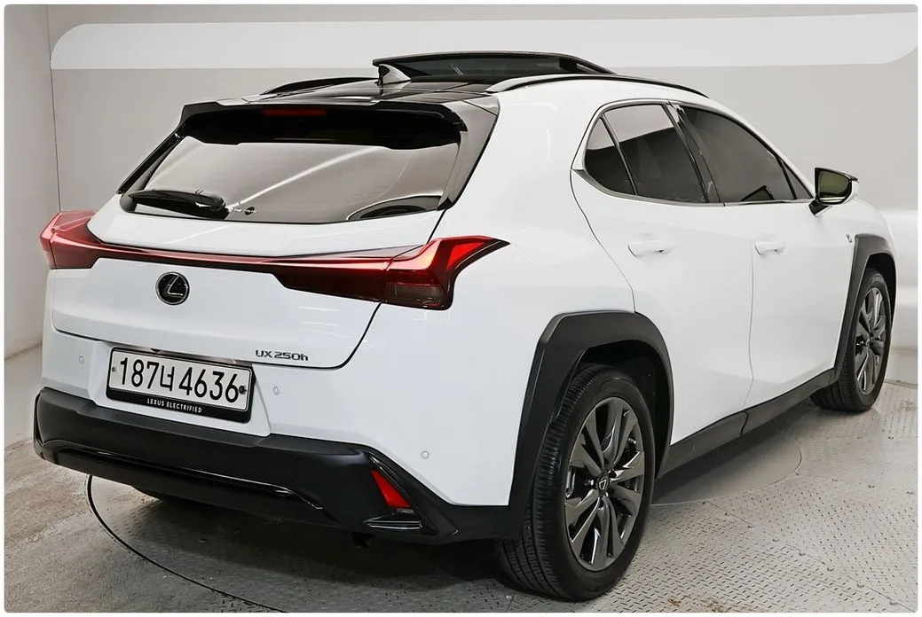 Lexus UX — фото 9