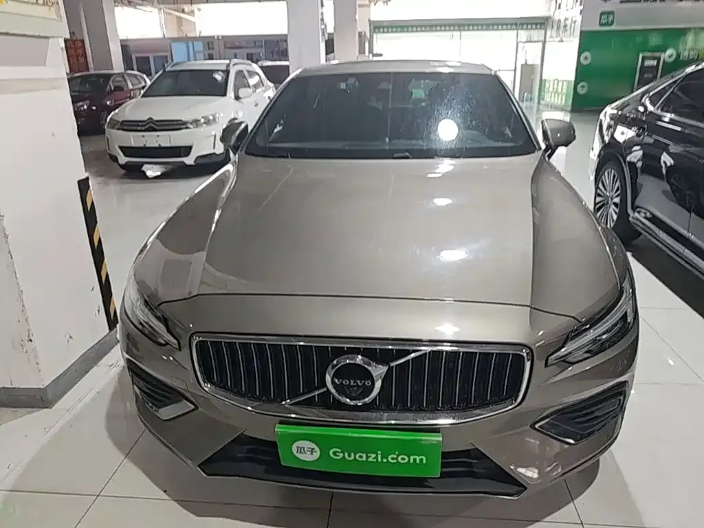 Volvo S60 — фото 10