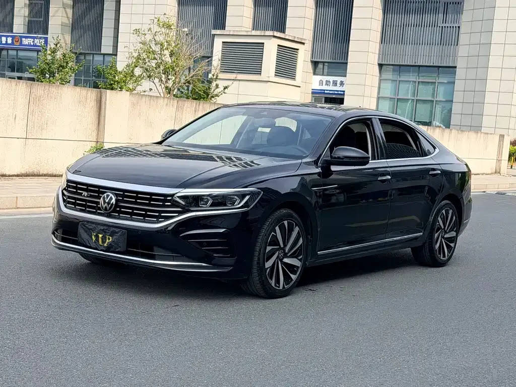 Volkswagen Passat — фото 1