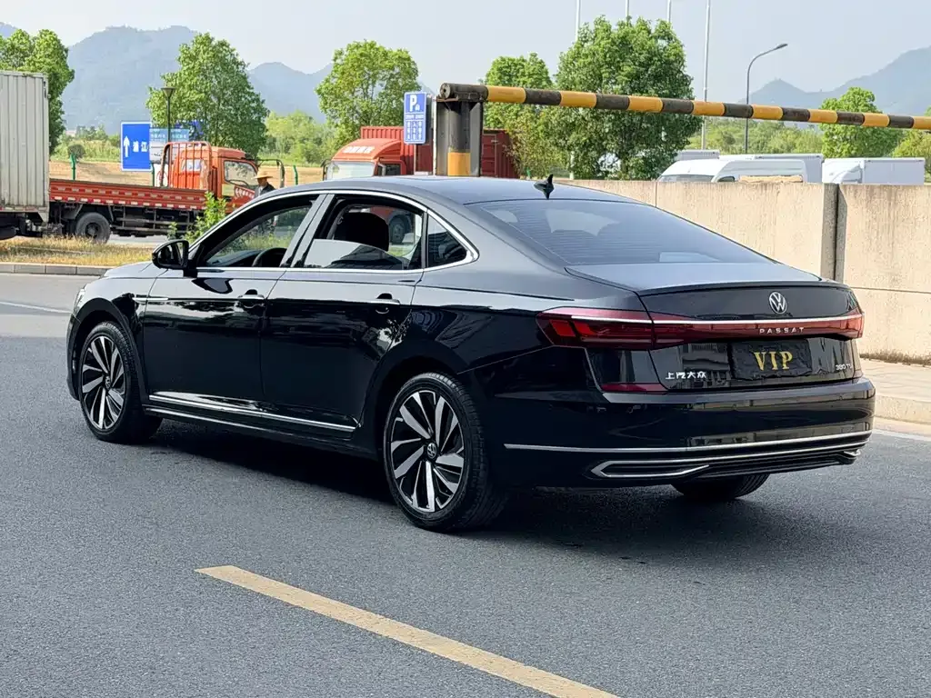 Volkswagen Passat — фото 8