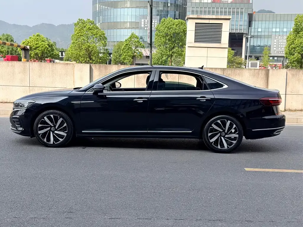 Volkswagen Passat — фото 9