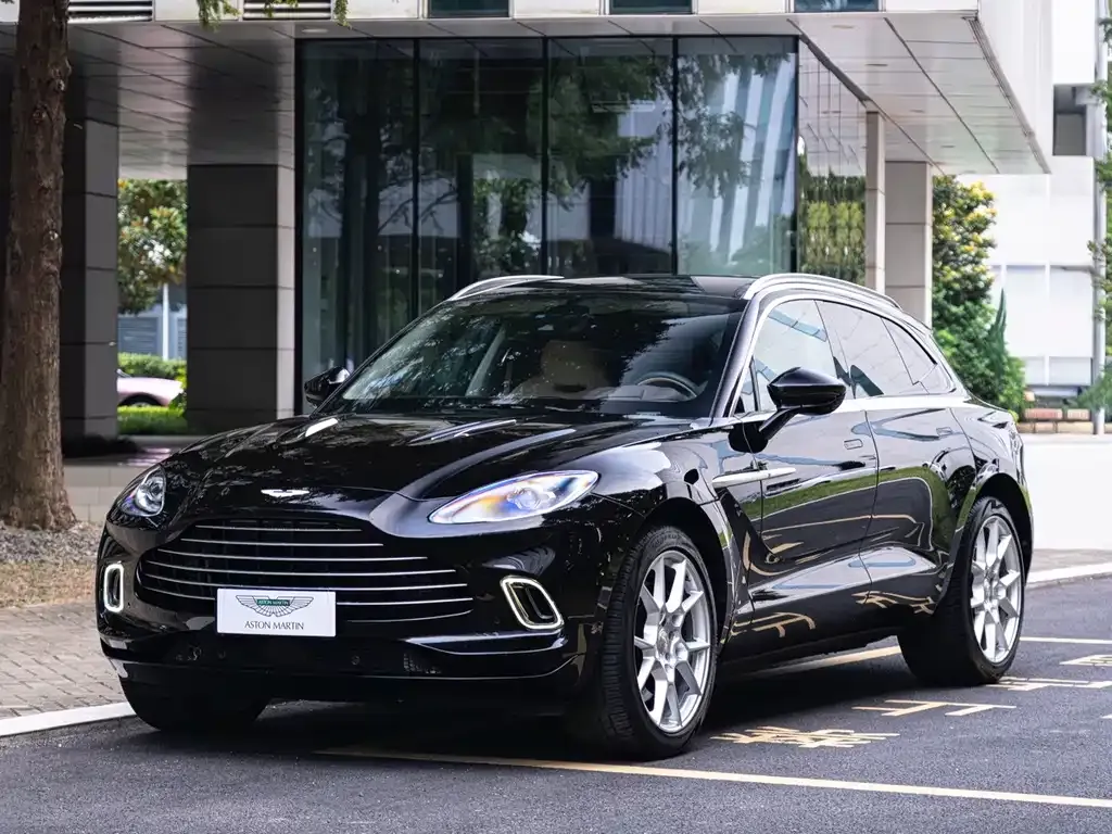 Aston Martin DBX — фото 1