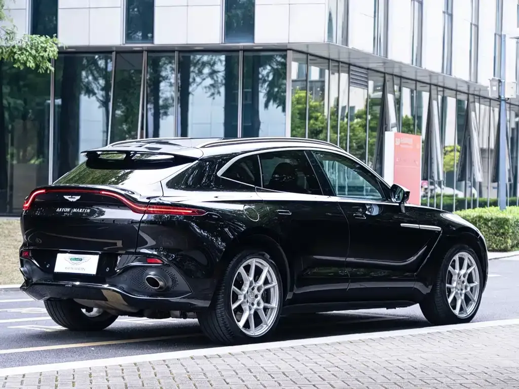 Aston Martin DBX — фото 7